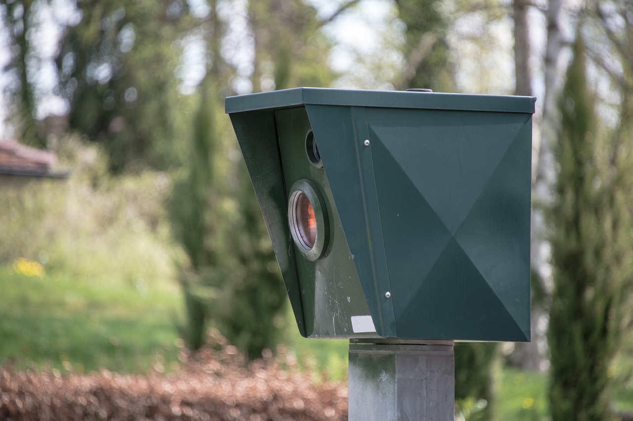 Speed radar camera for radar speed study context